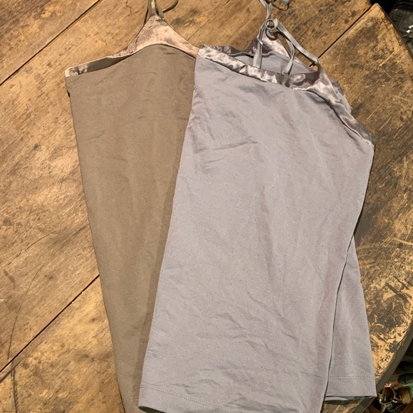 Set of Two Banana Republic Camisole Tops in Gray and Taupe size XL - Picture 6 of 11